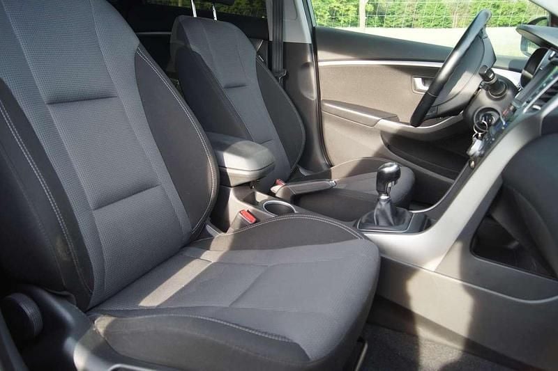Gebraucht Hyundai i30 Edition 99 PS (72 kW) 2015 Grau Limousine