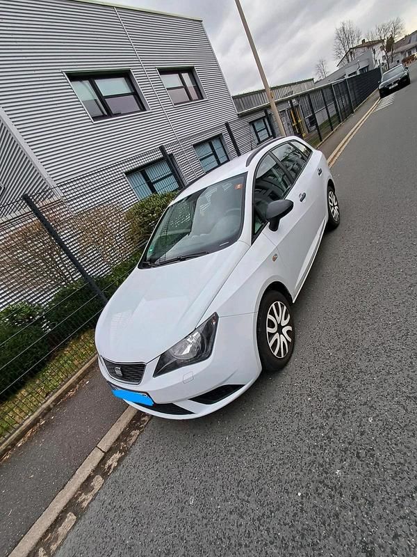 Weiß Gebraucht 2013 Seat Ibiza ST Kombi | 5.900 € (Teuer) - Bild 1/4