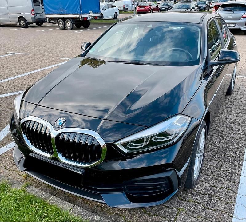 Schwarz Gebraucht 2021 BMW 116 Advantage Kleinwagen | 20.999 € (Etwas zu teuer) - Bild 1/3