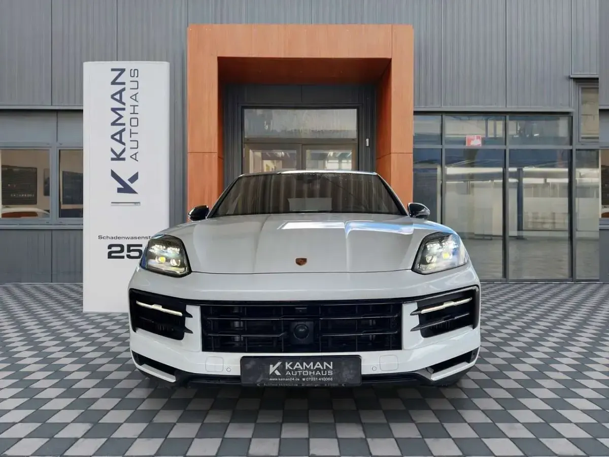 Second-hand Porsche Cayenne 470 CP (345 kW) 2023 Alb SUV