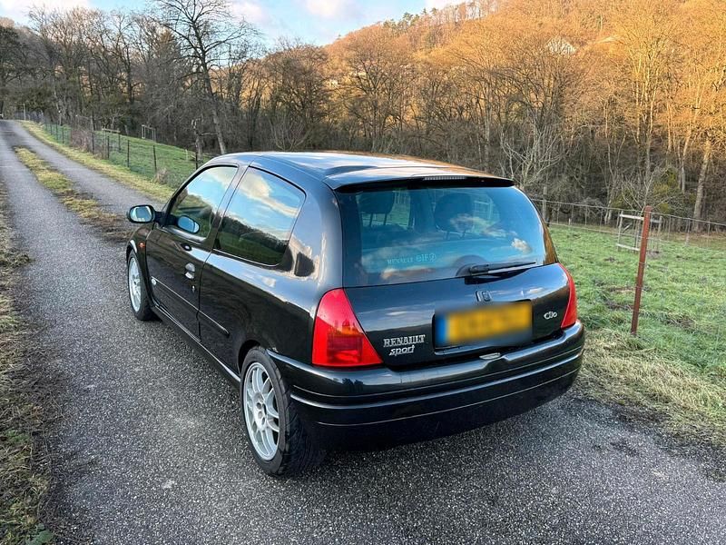 Gebraucht Renault Clio II 169 PS (124 kW) 2001 Schwarz Kleinwagen