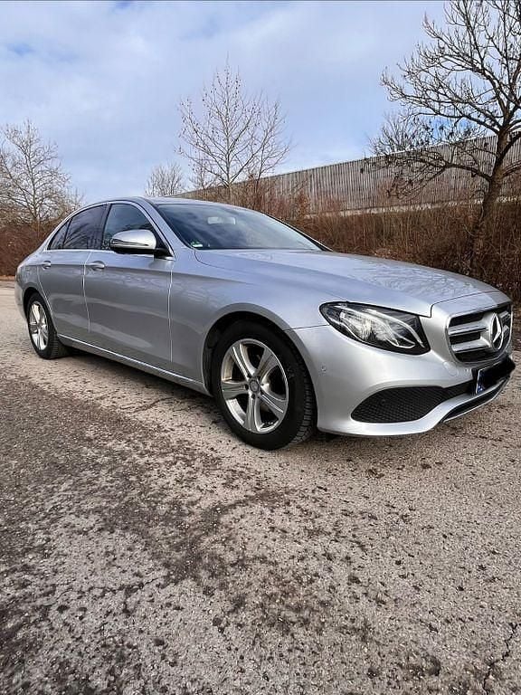 Gebraucht Mercedes E220 194 PS (142 kW) 2016 Silber Limousine
