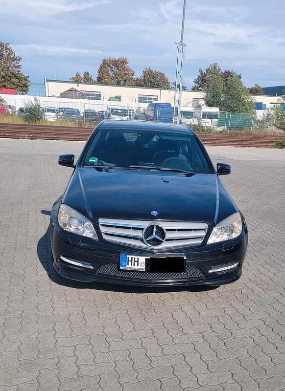 Schwarz Gebraucht 2010 Mercedes C200 Limousine | 9.300 € (Fairer Preis) - Bild 1/4