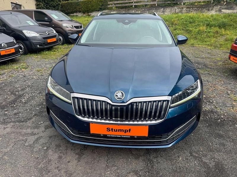 Gebraucht Skoda Superb Premium Edition 150 PS (110 kW) 2020 Blau Kombi