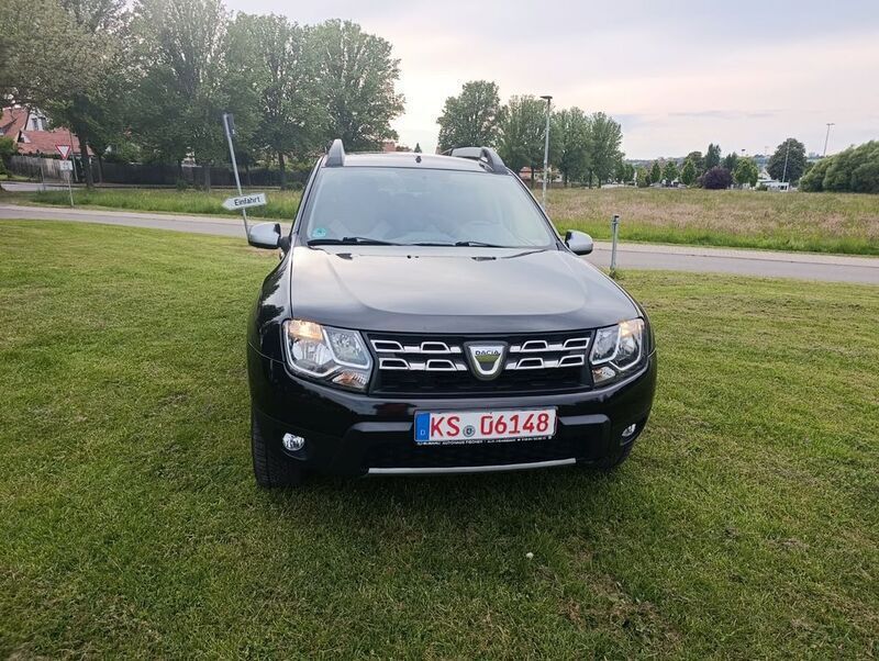Schwarz Gebraucht 2016 Dacia Duster Lauréate SUV | 7.999 € (Fairer Preis) - Bild 1/4