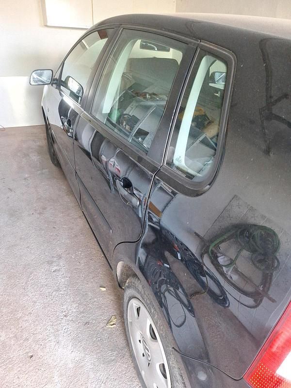 Schwarz Gebraucht 2003 VW Polo Kleinwagen | 600 € (Superpreis) - Bild 1/4