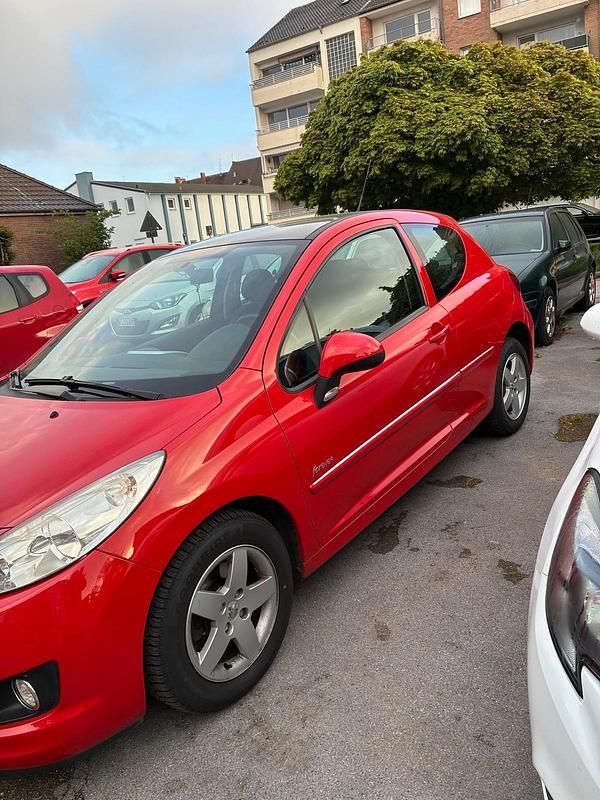 Gebraucht Peugeot 207 95 PS (69 kW) 2012 Rot Kleinwagen