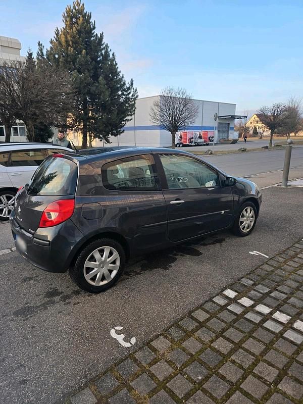 Gebraucht Renault Clio II 88 PS (64 kW) 2006 Grau Kleinwagen