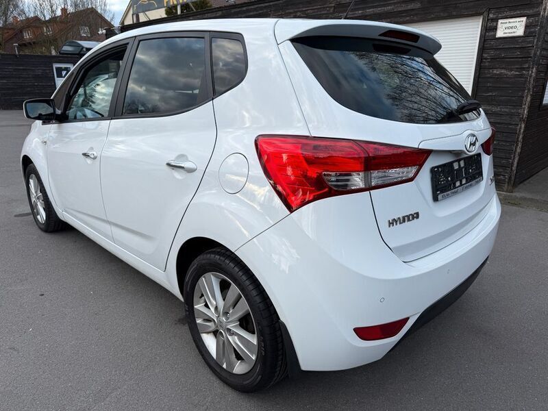 Gebraucht Hyundai ix20 Classic 90 PS (66 kW) 2011 Weiß Kleinwagen