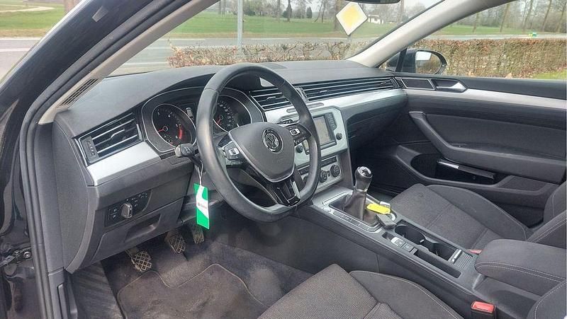 Gebraucht VW Passat Comfortline 120 PS (88 kW) 2016 Schwarz Kombi