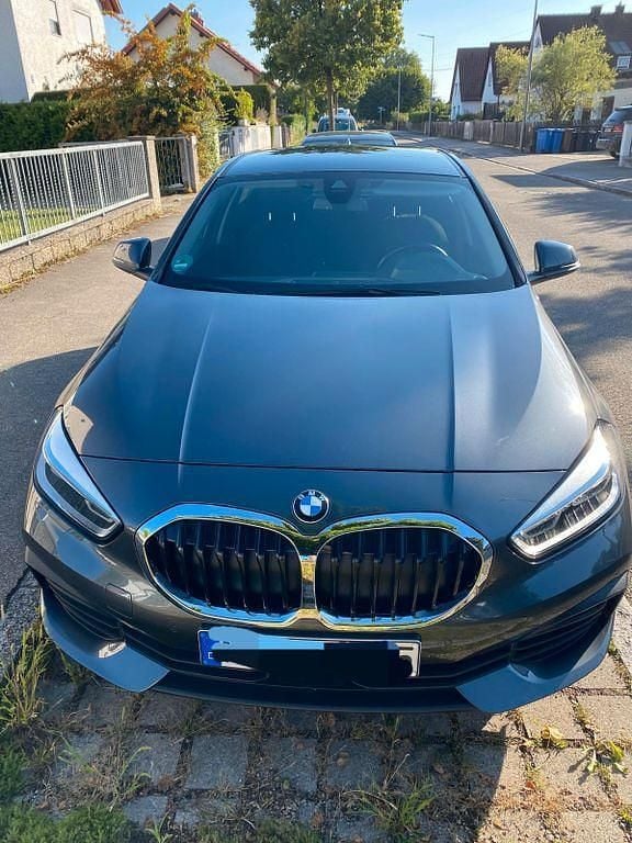 Grau Gebraucht 2020 BMW 118 Kleinwagen | 19.500 € (Fairer Preis) - Bild 1/4
