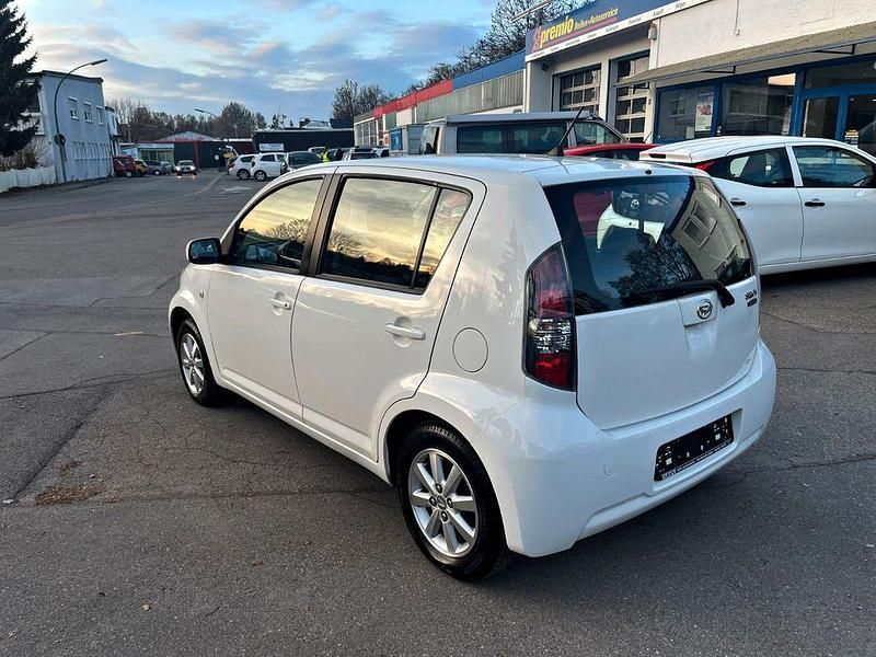 Gebraucht Daihatsu Sirion 91 PS (66 kW) 2010 Weiß Kleinwagen