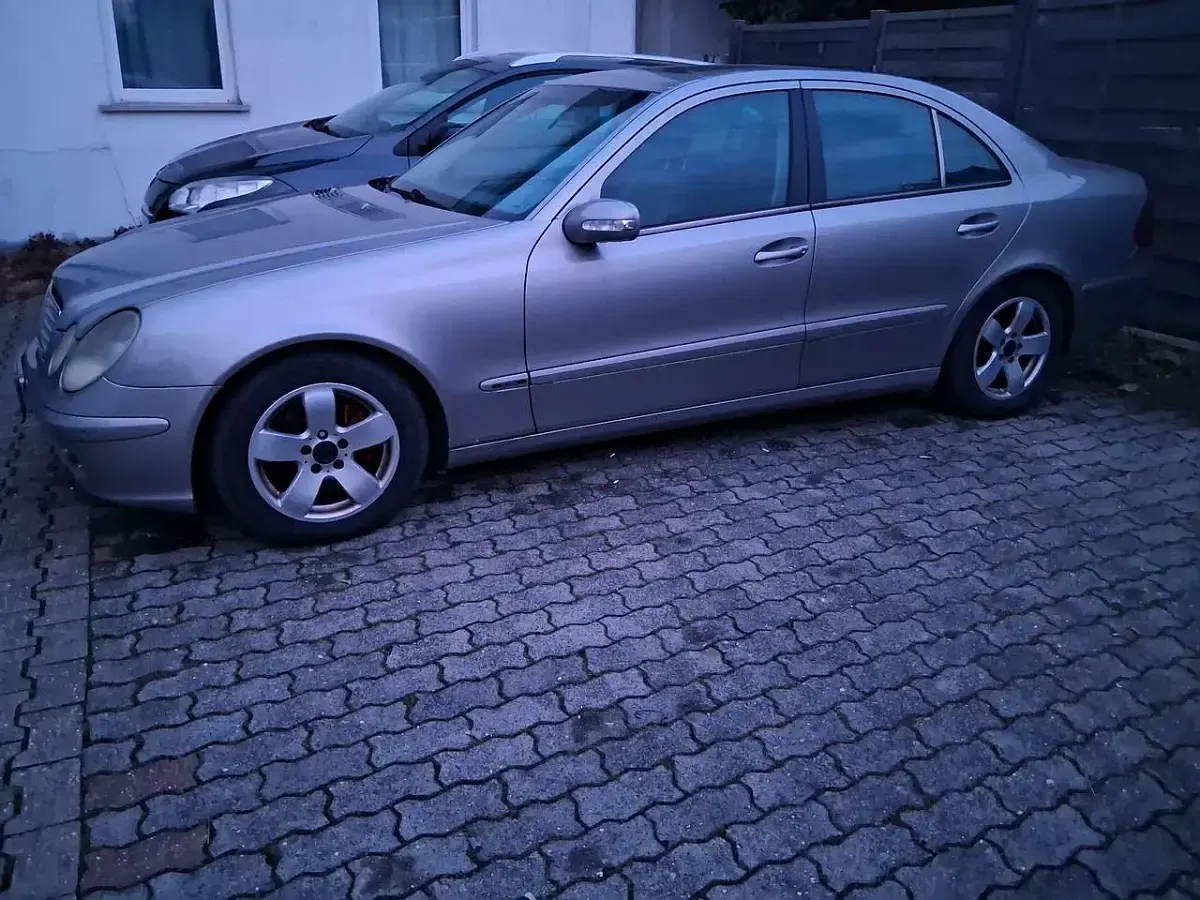 Usado Mercedes E220 Classic 150 CV (110 kW) 2003 Berlina