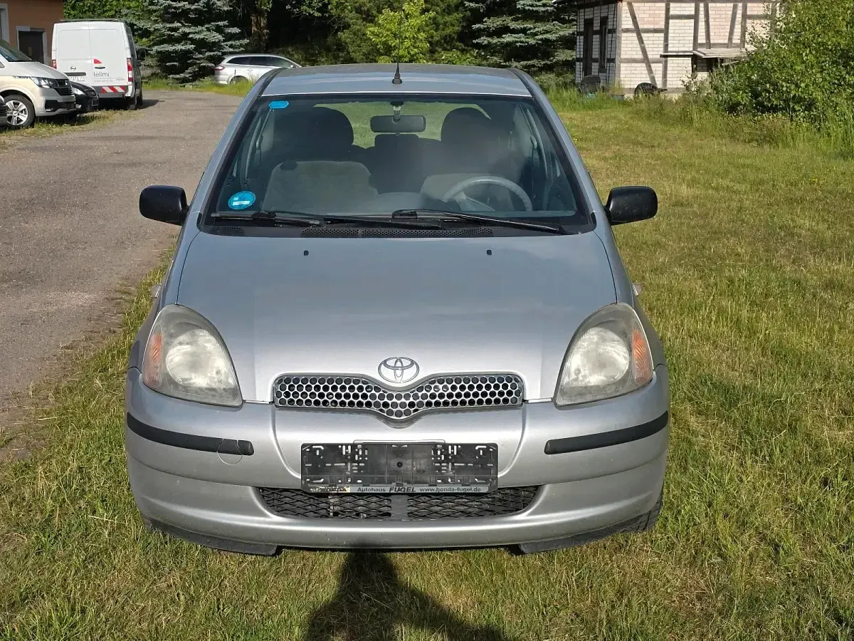 Gebraucht Toyota Yaris 87 PS (63 kW) 2003 Silber Kleinwagen