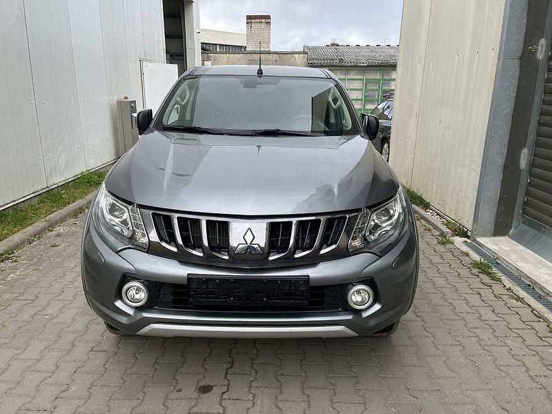 Gebraucht Mitsubishi L200 Top 181 PS (133 kW) 2018 Grau Pickup
