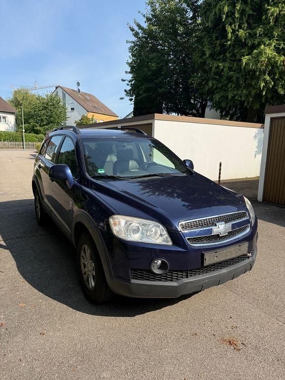 Blau Gebraucht 2009 Chevrolet Captiva LT SUV | 4.699 € (Fairer Preis) - Bild 1/4
