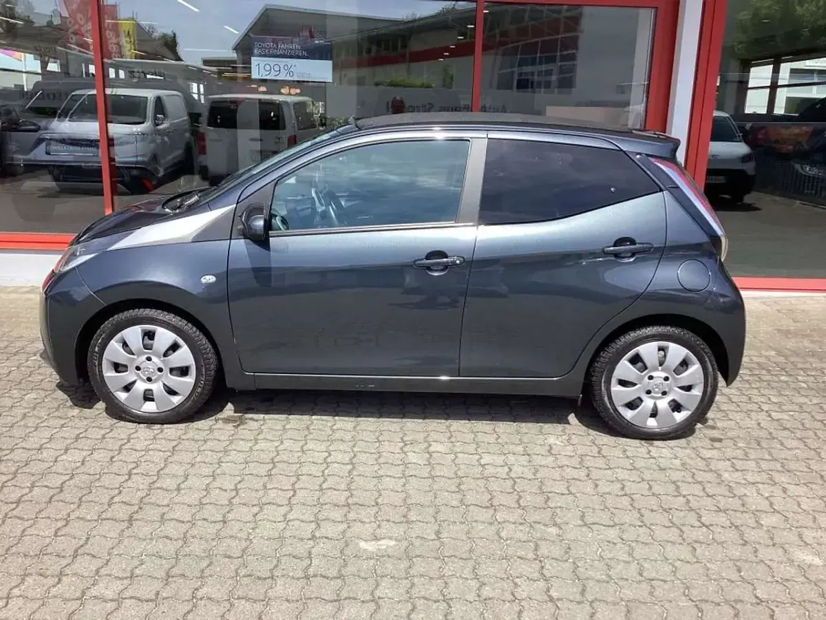 Gebraucht Toyota Aygo X-clusiv 69 PS (50 kW) 2016 Rauchgrau mica Kleinwagen