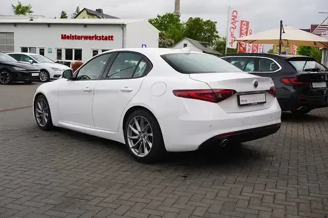 Gebraucht Alfa Romeo Giulia Super 150 PS (110 kW) 2017 Weiß Limousine