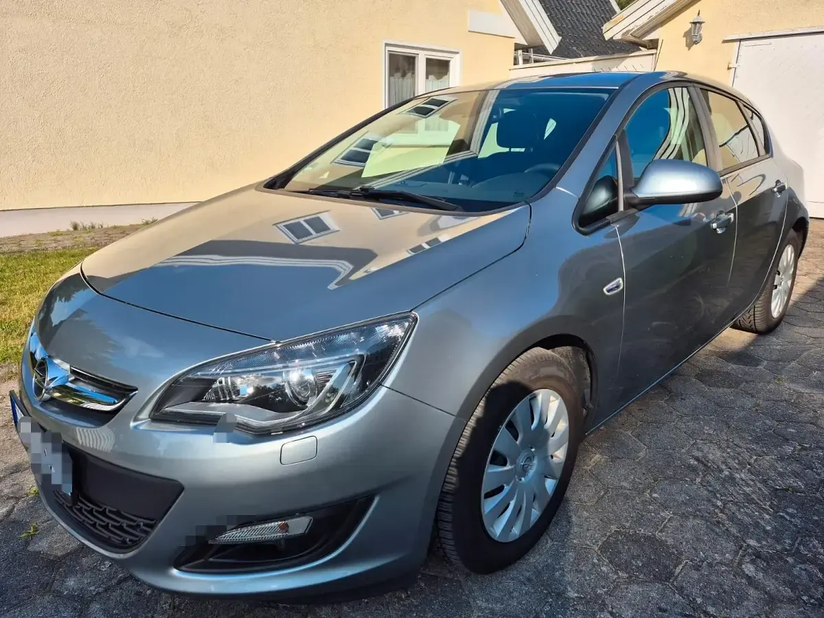Gebraucht Opel Astra Energy 140 PS (102 kW) 2014 Silber Limousine