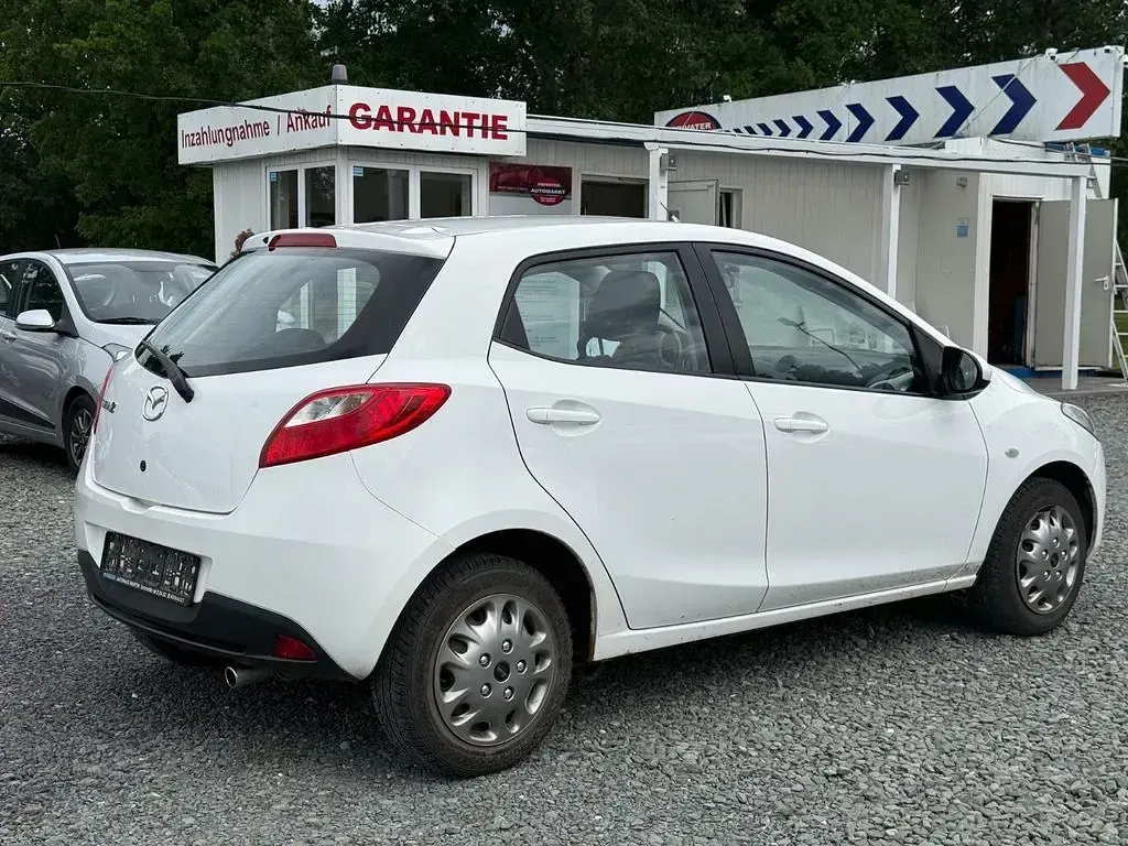 Gebraucht Mazda 2 Independence 75 PS (55 kW) 2008 Weiß Kleinwagen