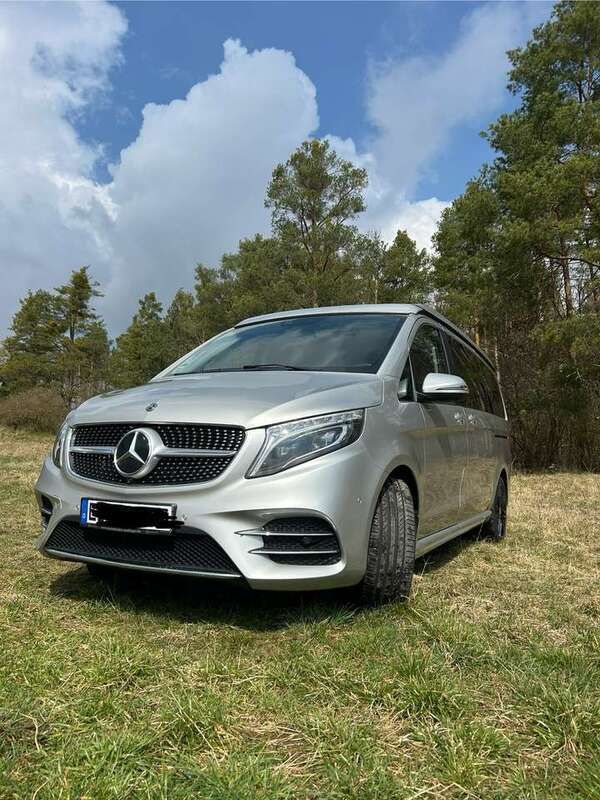 Silber Gebraucht 2020 Mercedes Vito Edition Van / Kleinbus | 65.000 € - Bild 1/4