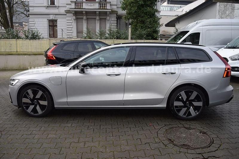 Gebraucht Volvo V60 Plus 398 PS (292 kW) 2024 Silver dawn / metallic (metallic) Kombi