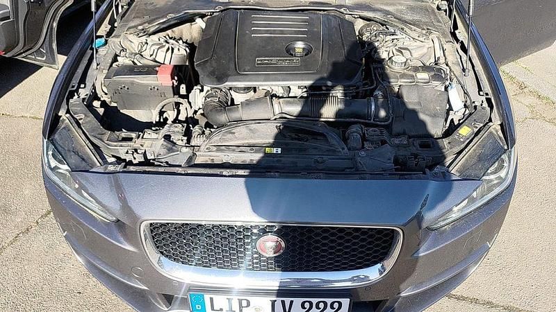 Gebraucht Jaguar XE Prestige 163 PS (119 kW) 2015 Grau Limousine