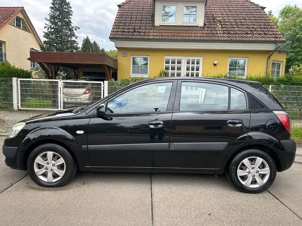 Używany Kia Rio EX 97 KM (71 kW) 2009 Czarny Sedan/Limuzyna