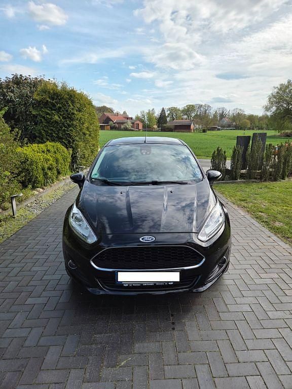 Gebraucht Ford Fiesta Celebration 101 PS (74 kW) 2017 Schwarz Limousine