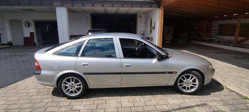 Gebraucht Opel Vectra 116 PS (85 kW) 1996 Silber Limousine