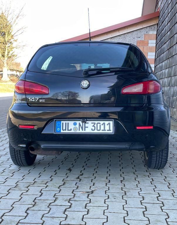 Gebraucht Alfa Romeo 147 105 PS (77 kW) 2009 Schwarz Kleinwagen