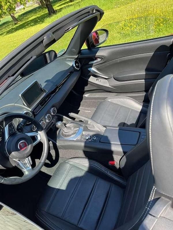 Gebraucht Fiat 124 Spider Lusso 140 PS (102 kW) 2016 Rot Cabrio