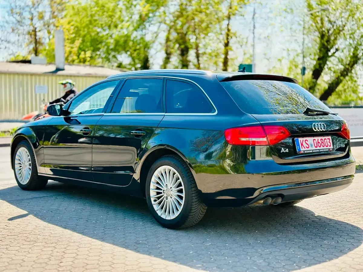 Gebraucht Audi A4 143 PS (105 kW) 2012 Schwarz Kombi