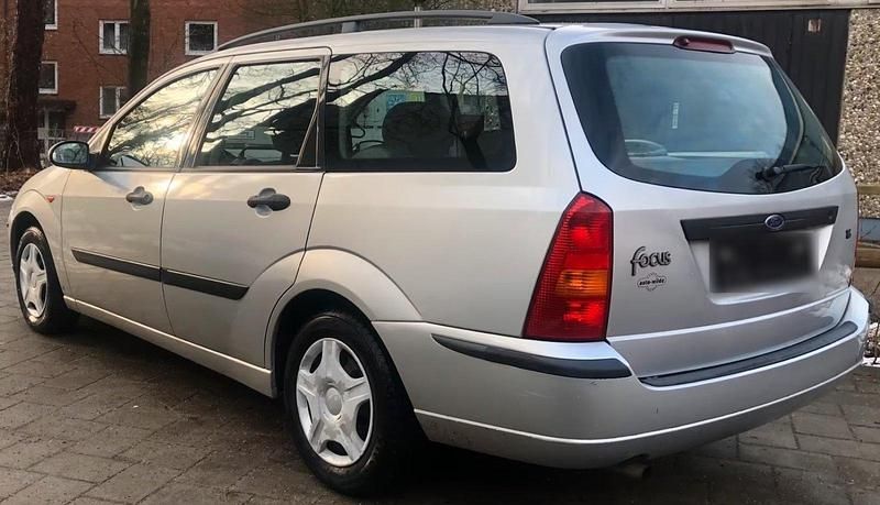 Gebraucht Ford Focus 100 PS (73 kW) 2004 Silber Kombi