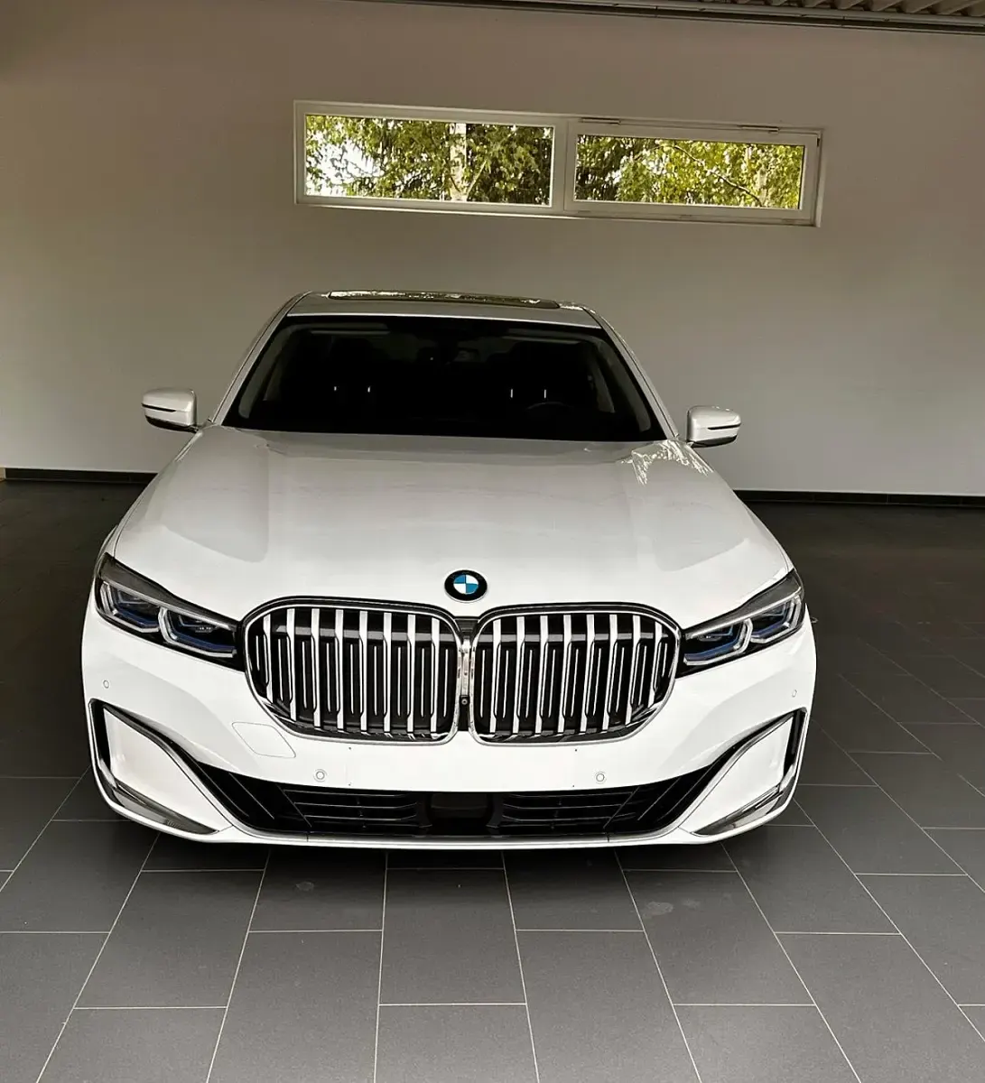 Gebraucht BMW 730 268 PS (197 kW) 2019 Weiß Limousine