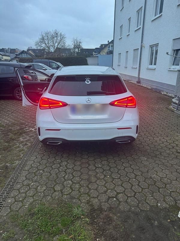 Gebraucht Mercedes A200 AMG 163 PS (119 kW) 2019 Weiß Kleinwagen