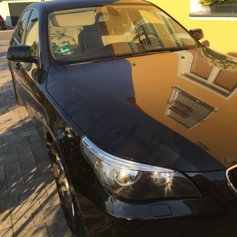 Gebraucht BMW 523 177 PS (130 kW) 2005 Schwarz metallic Limousine