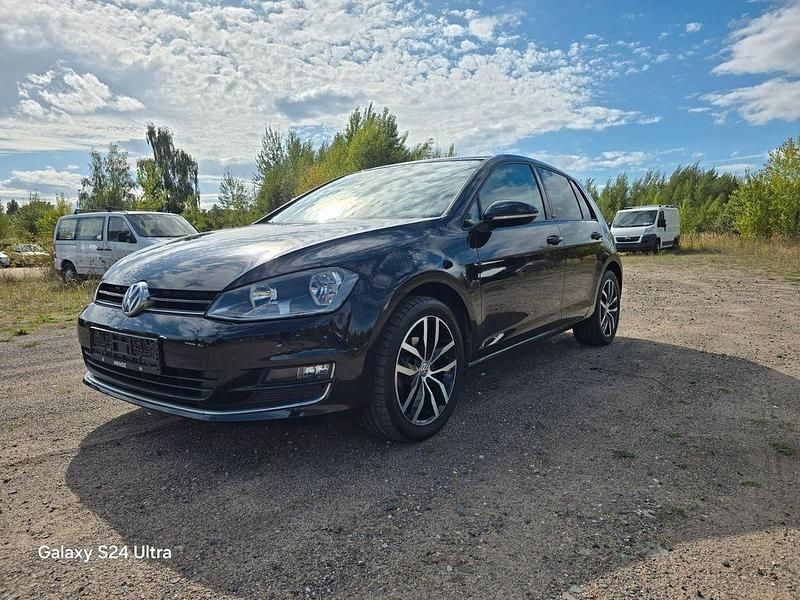 Schwarz Gebraucht 2016 VW Golf VII Allstar Limousine | 12.550 € (Fairer Preis) - Bild 1/4