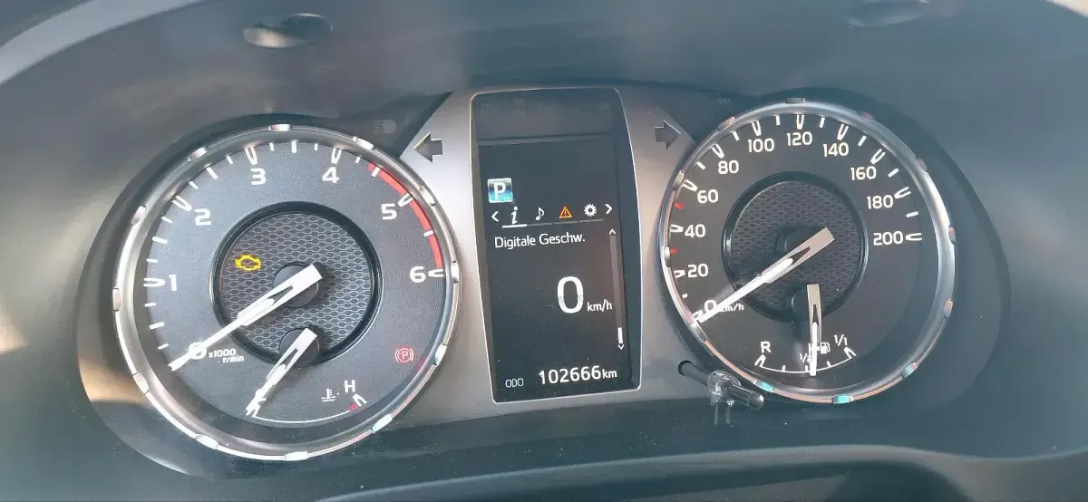 Gebraucht Toyota HiLux 204 PS (150 kW) 2021 Andere farben Pickup