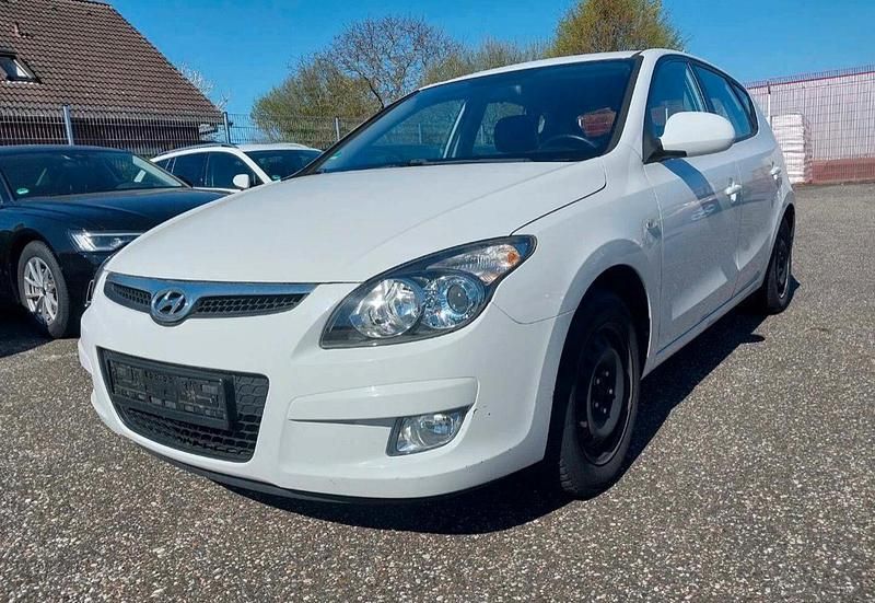 Gebraucht Hyundai i30 109 PS (80 kW) 2010 Weiß Limousine