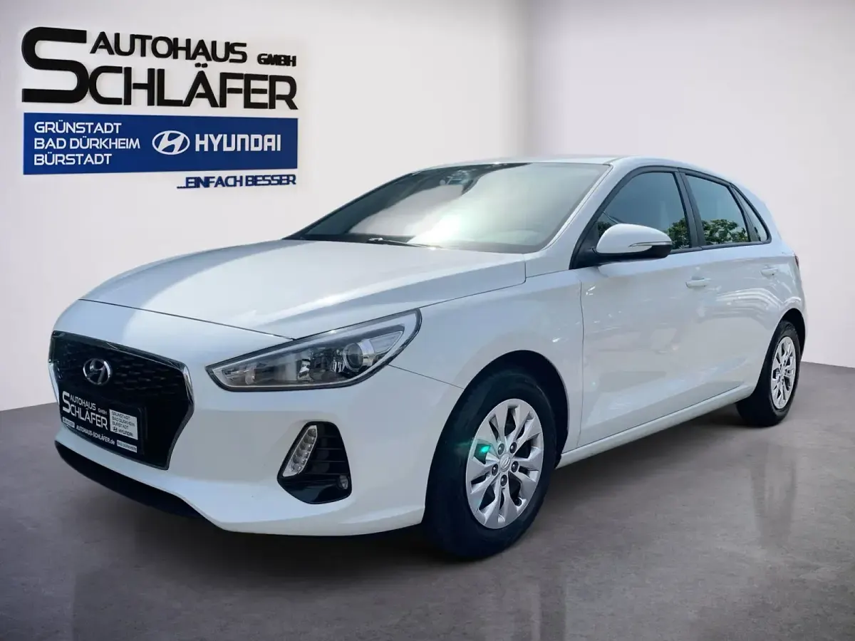 Gebraucht Hyundai i30 Select 101 PS (74 kW) 2017 Limousine
