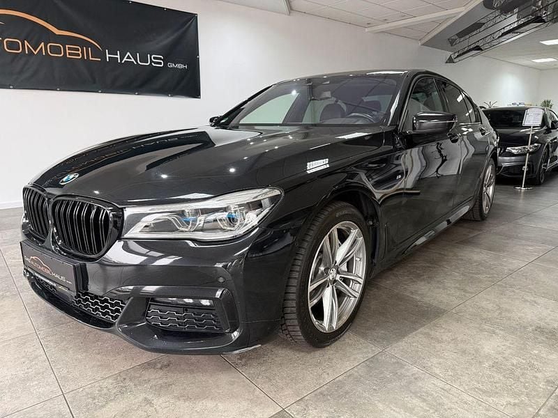 Saphirschwarz Gebraucht 2016 BMW 740 M Sport Limousine | 32.980 € (Etwas zu teuer) - Bild 1/2