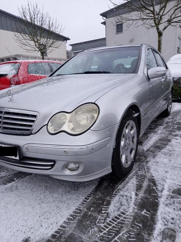 Silber Gebraucht 2005 Mercedes C200 Elegance Limousine | 2.500 € (Guter Preis) - Bild 1/4
