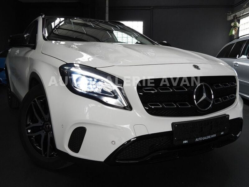 Weiß Gebraucht 2019 Mercedes GLA250 Urban SUV | 23.900 € (Guter Preis) - Bild 1/4