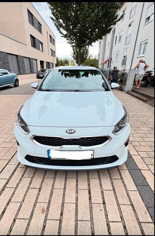 Weiß Gebraucht 2020 Kia Ceed Edition 7 Limousine | 10.700 € (Fairer Preis) - Bild 1/4