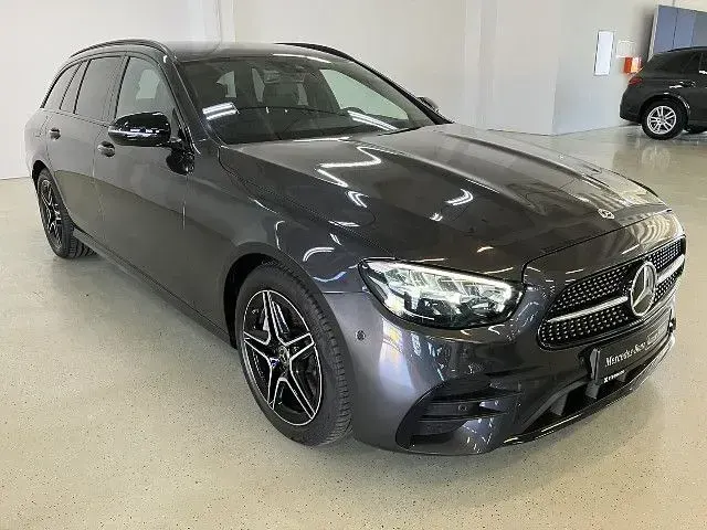 Gebraucht Mercedes E400 330 PS (242 kW) 2023 Metalliclack graphitgrau Kombi
