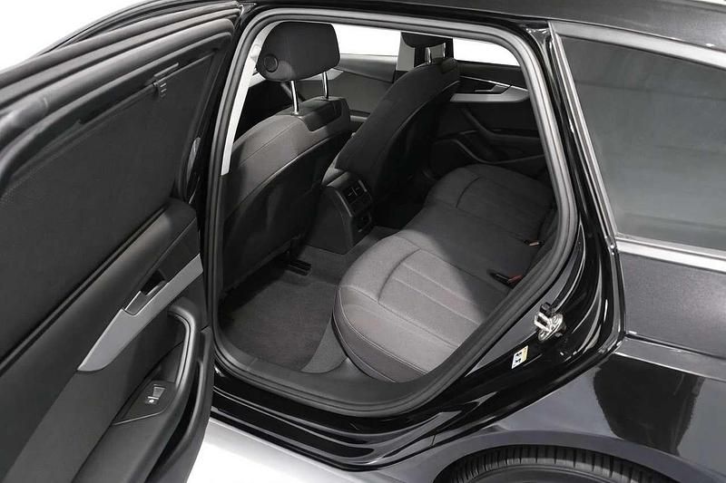 Gebraucht Audi A4 150 PS (110 kW) 2022 Mythosschwarz metallic (metallic) Kombi