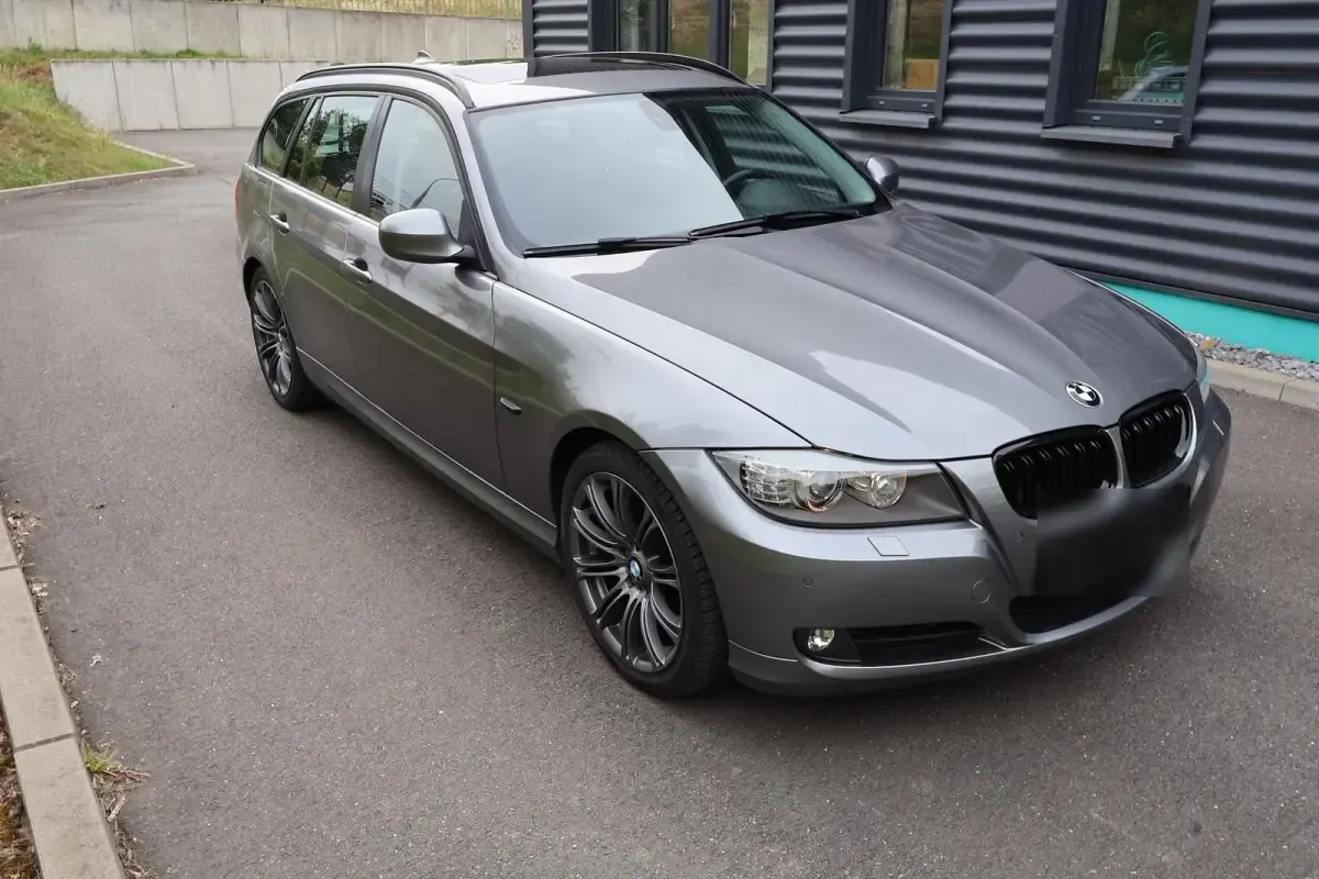 Gebraucht BMW 320 170 PS (125 kW) 2011 Grau Kombi