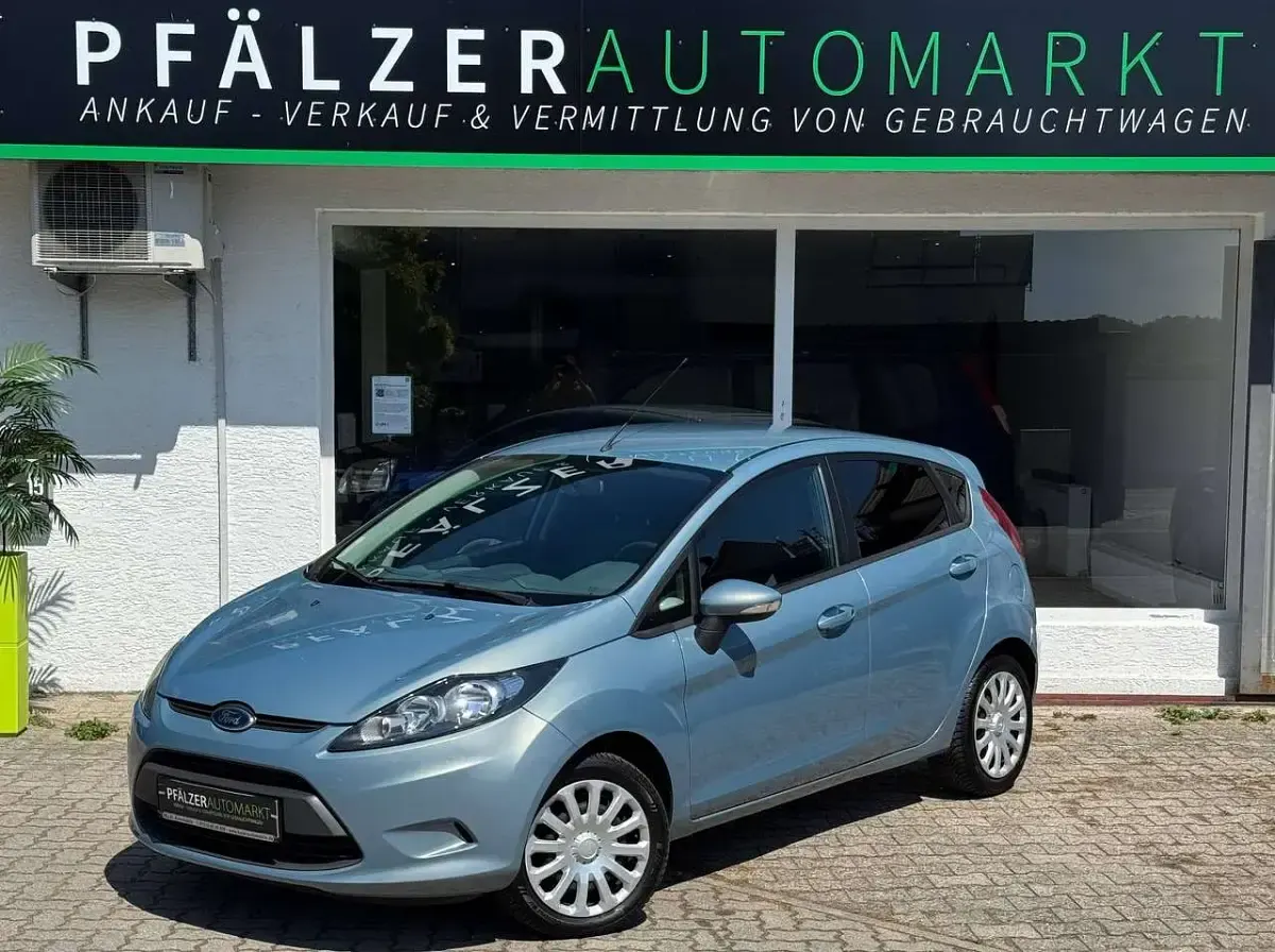 Gebraucht Ford Fiesta 82 PS (60 kW) 2009 Avalongrau Kleinwagen