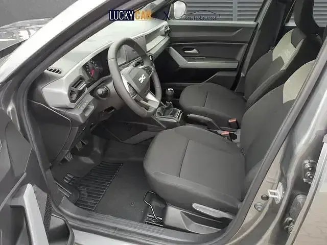 Neu Dacia Duster Essentiel 101 PS (74 kW) 2025 Grau